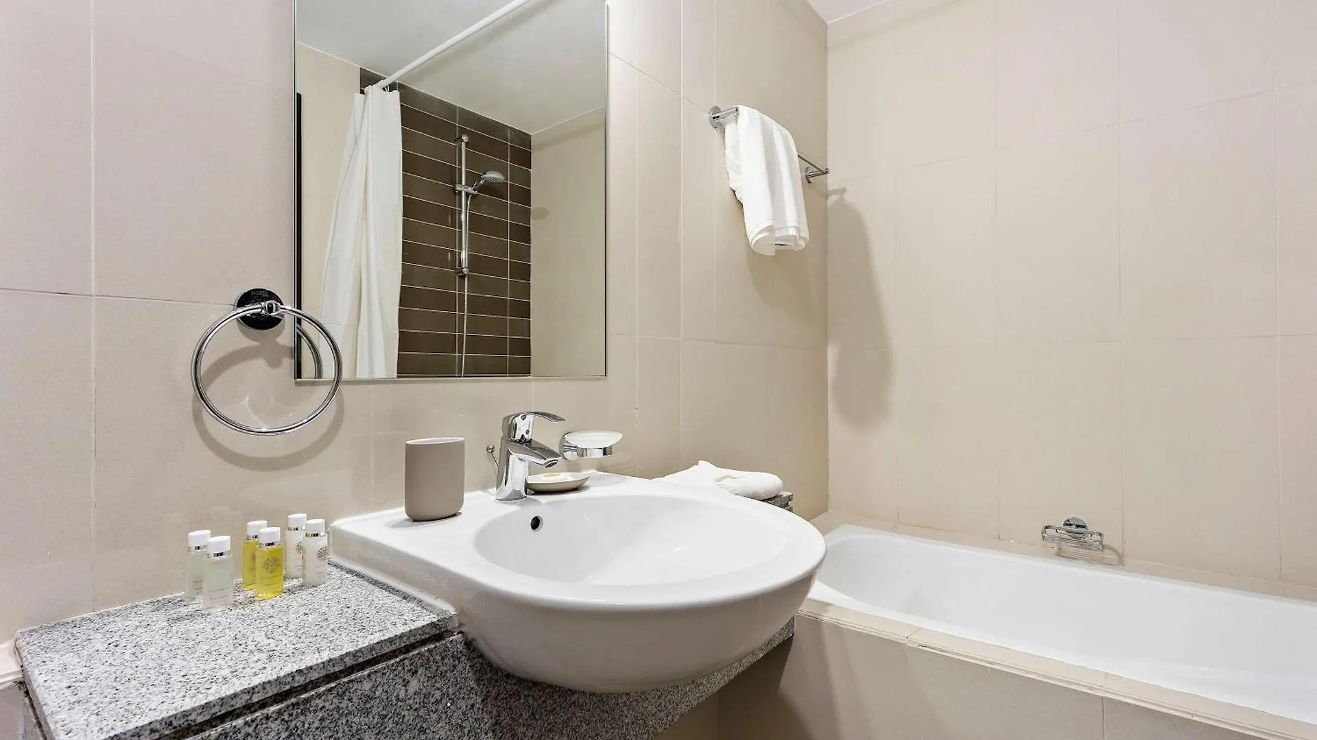 Appartamento Silkhaus Modern 1 Bdr Al Fay Park Nearby Abu Dhabi 0*,  Emirati Arabi Uniti